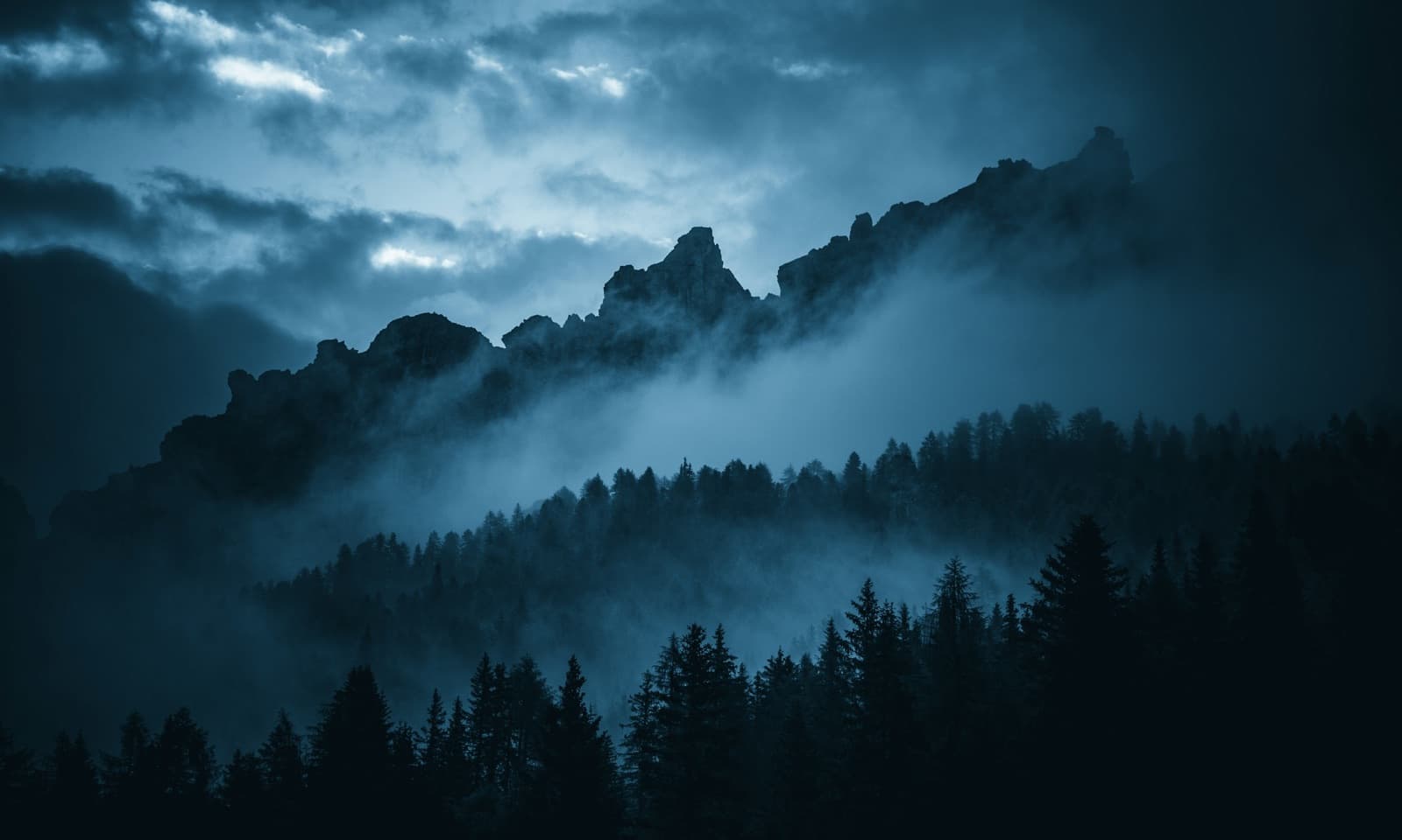 A misty mountain and forest used in an Onwrite blog theme